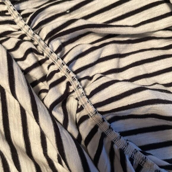 Sonoma maternity top size S ruched sides, stretchy 60% cotton 40% Polyester EUC - Picture 8 of 8